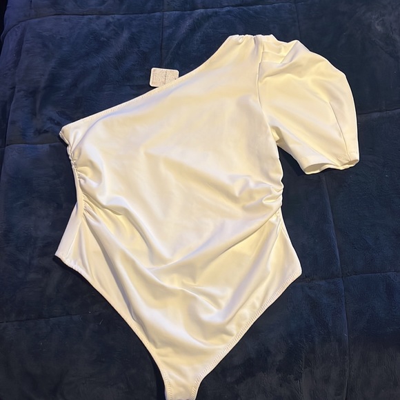 Free People one shoulder bodysuit with puff sleeve. NWT - Picture 1 of 6